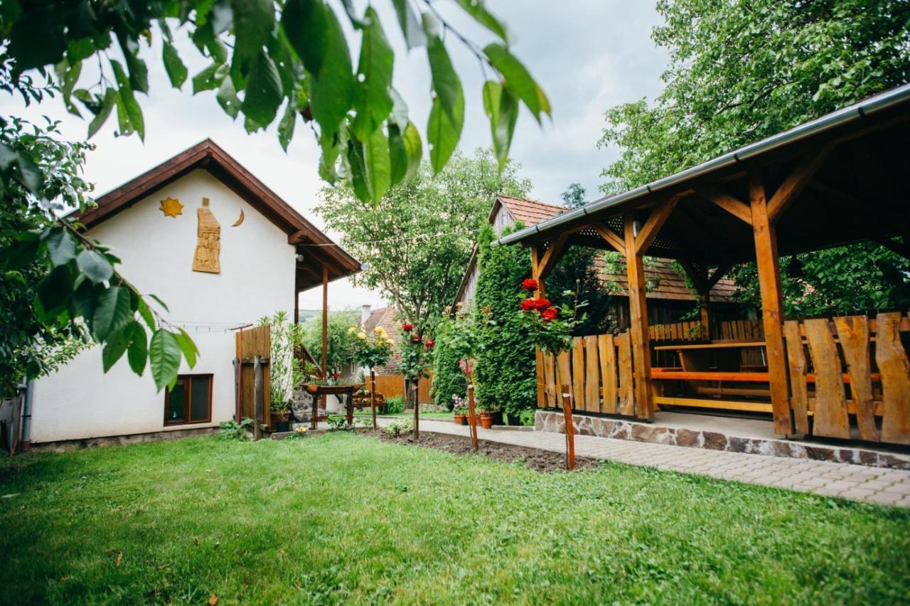 Gyongyvirag Panzio Hotel Lupeni  Exterior photo